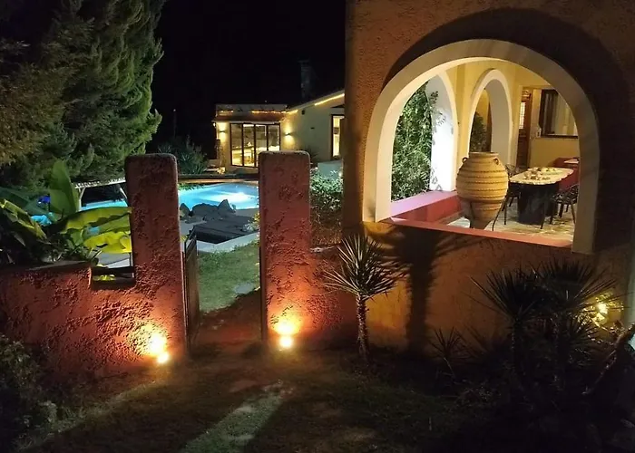Hacienda Private Pool With Jacuzzi And Sauna Villa *