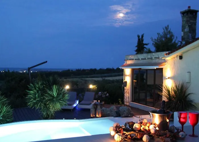 Hacienda Private Pool With Jacuzzi And Sauna Villa *